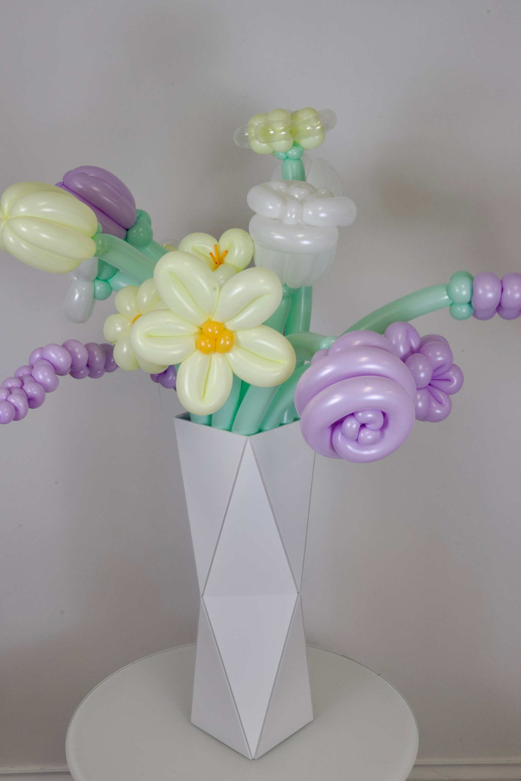 Luxury flower balloon bouquet for Mother’s Day, birthdays, romantic gifts, and celebration decor in Toronto